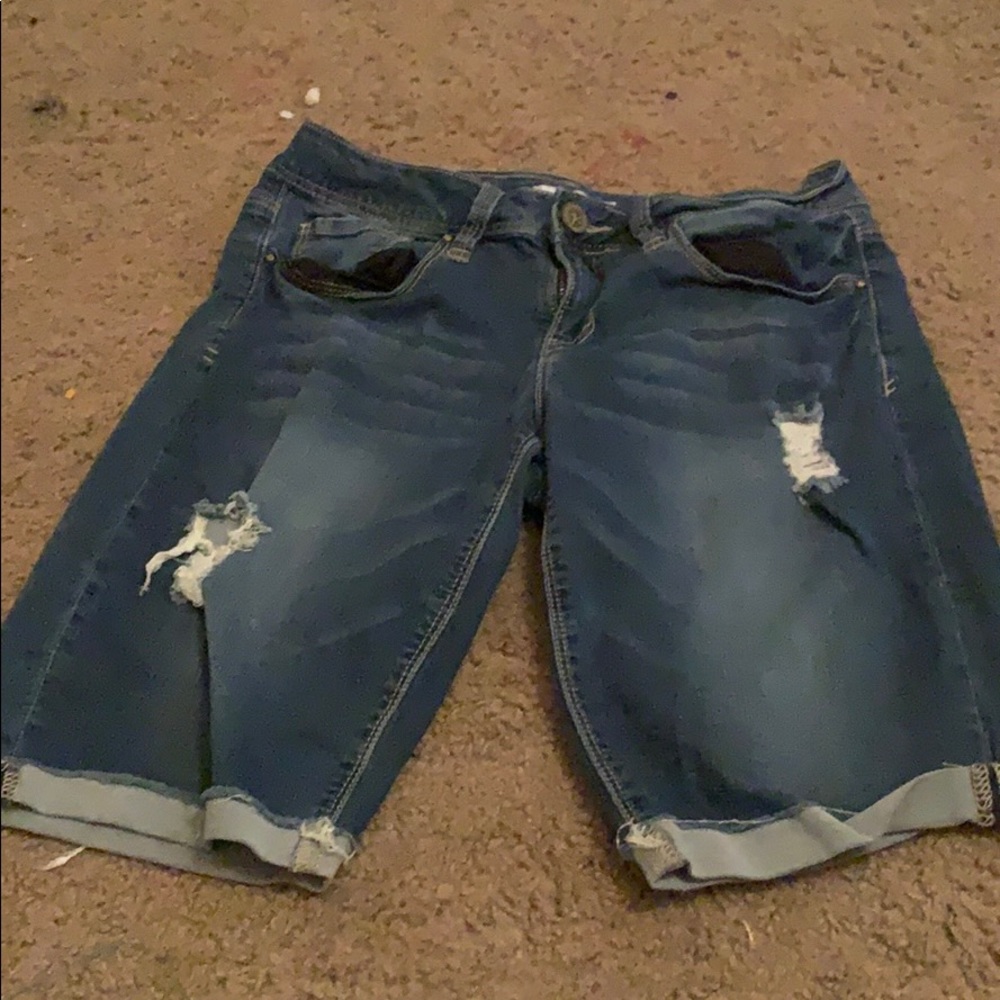 Jean shorts down to low thigh
